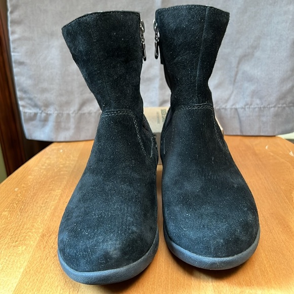Aravon Linda-AR boots, size 6D - Picture 2 of 9